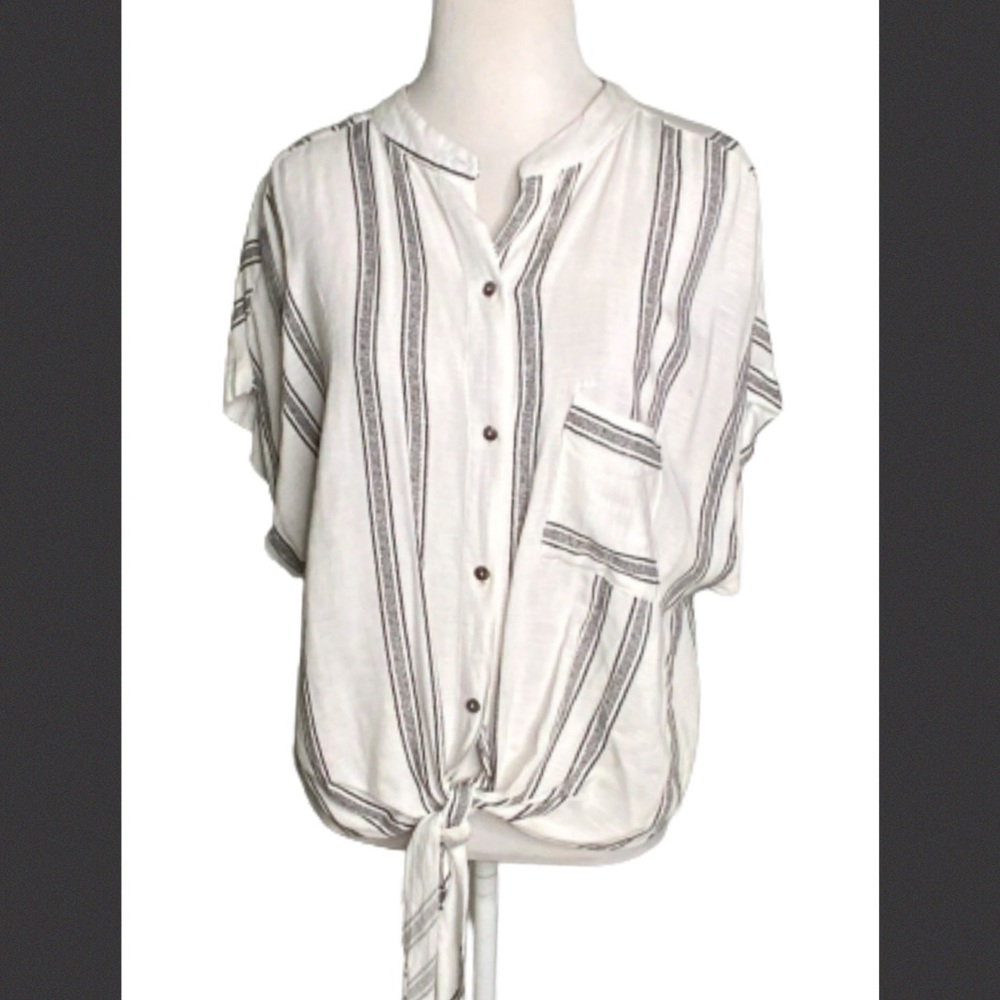 Olivaceous Black & White Short Sleeve Blouse L